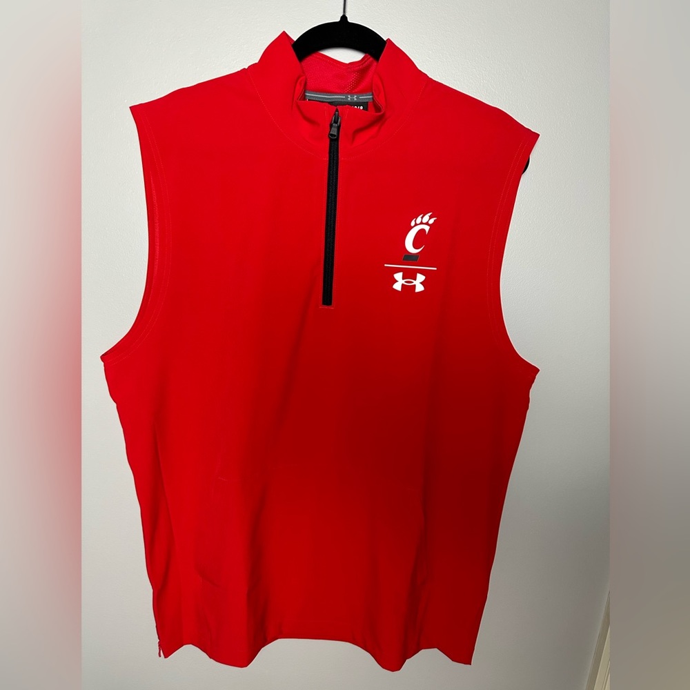 Under Armour UC Bearcats beat with pockets.